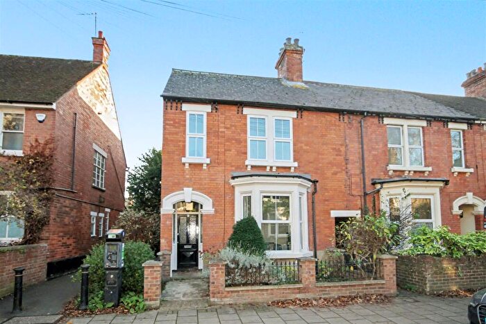 4 Bedroom End Of Terrace House For Sale In Waterloo Road, Bedford, MK40