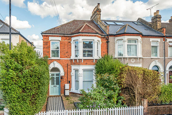 1 Bedroom Apartment For Sale In Birkhall Road, London, SE6