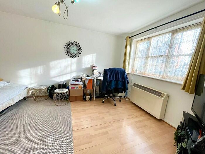 1 Bedroom Apartment For Sale In Polsten Mews, London, Enfield, EN3