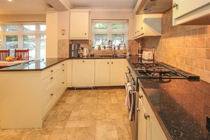 5 Bedroom Detached House For Sale In The Chase, Ingrave, Brentwood, CM13