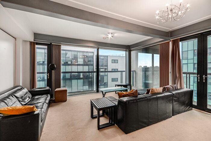 2 Bedroom Flat To Rent In Burford Road, London, E15