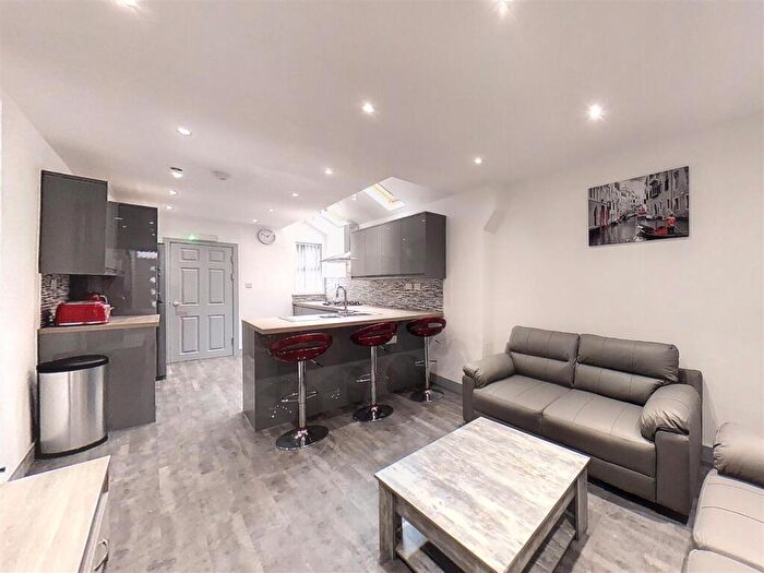 6 Bedroom House To Rent In Dawlish Road, Birmingham, B29