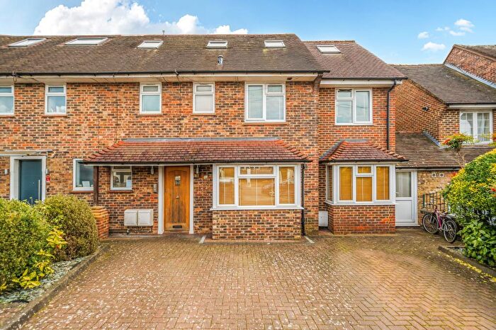 2 Bedroom Flat For Sale In Kingsgate Avenue, , Finchley, N3