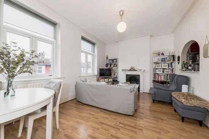 1 Bedroom Flat To Rent In Garratt Lane, London, SW18