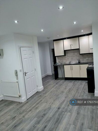 1 Bedroom Flat To Rent In Reddy House, High Wycombe, HP11