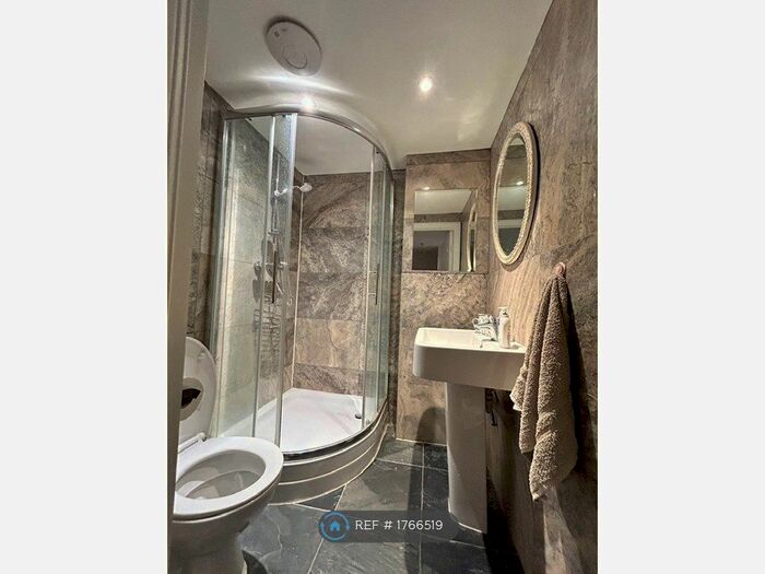 2 Bedroom Maisonette To Rent In Thorndike House, London, SW1V