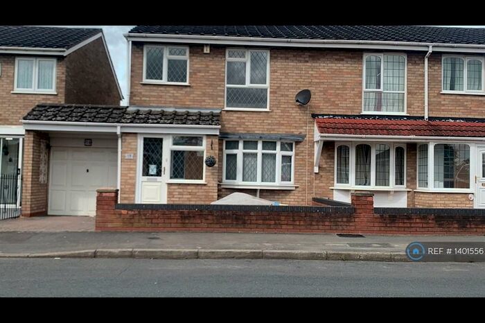 3 Bedroom Semi-Detached House To Rent In Burnsall Close, Birmingham, B37