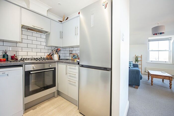 2 Bedroom Flat To Rent In Montague Road, London, SW19