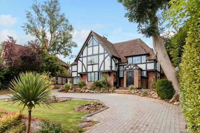 6 Bedroom Detached House To Rent In Astons Road, Northwood, HA6