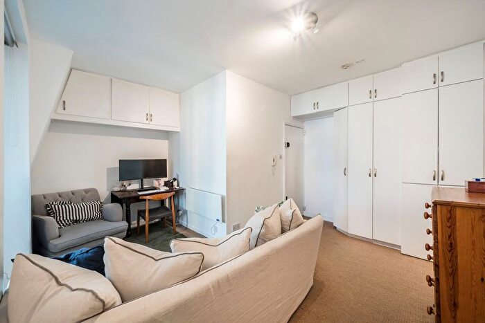 1 Bedroom Flat To Rent In Lower Addison Gardens, Holland Park, W14