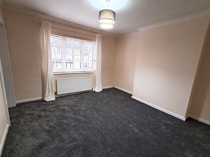 4 Bedroom Property To Rent In Windmill Street, Bushey Heath, Bushey, WD23