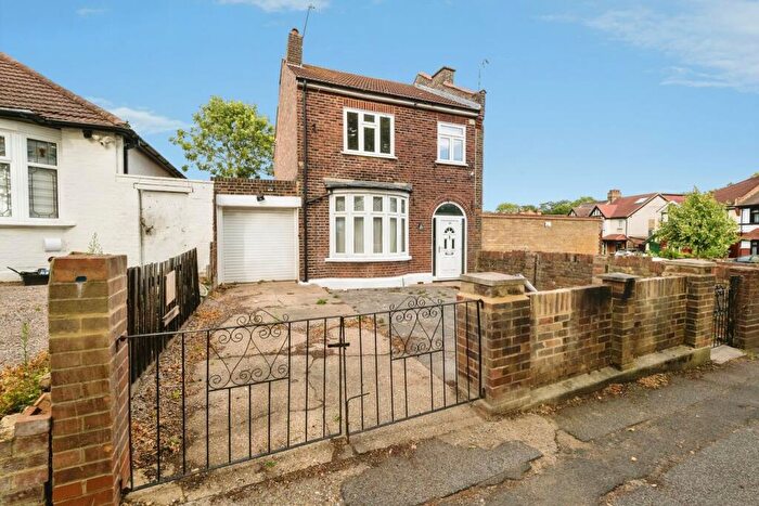 3 Bedroom Detached House For Sale In Church Avenue, London, E4