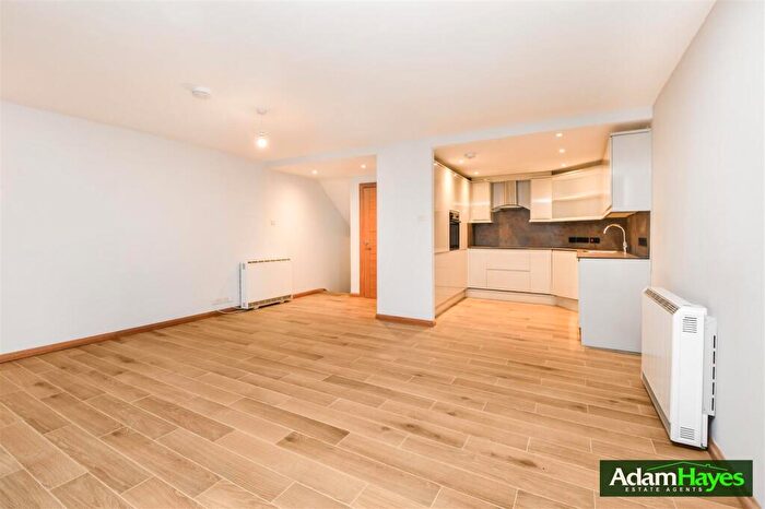 2 Bedroom Apartment For Sale In Woodside Park Road, North Finchley, N12