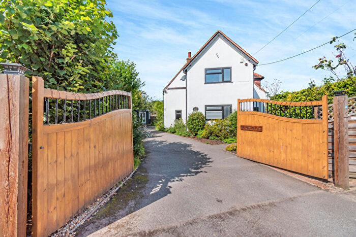 4 Bedroom Detached House For Sale In Broad Street, Wood Street Village, Guildford, GU3