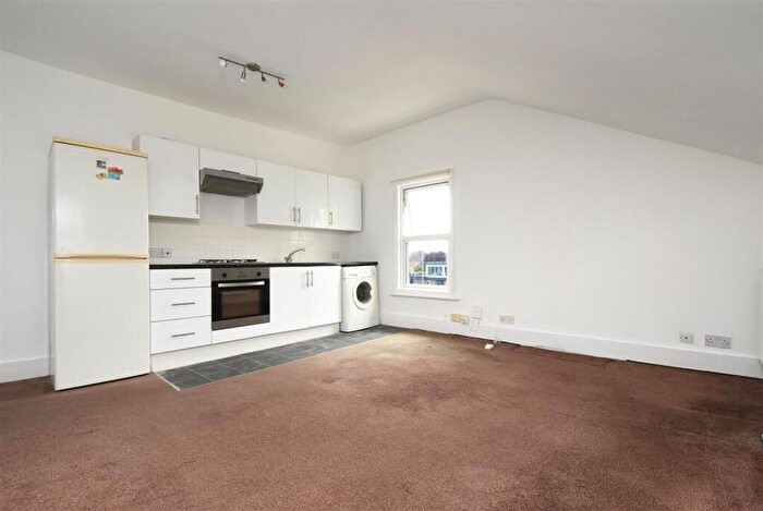 1 Bedroom Apartment For Sale In Dagnall Park, London, SE25