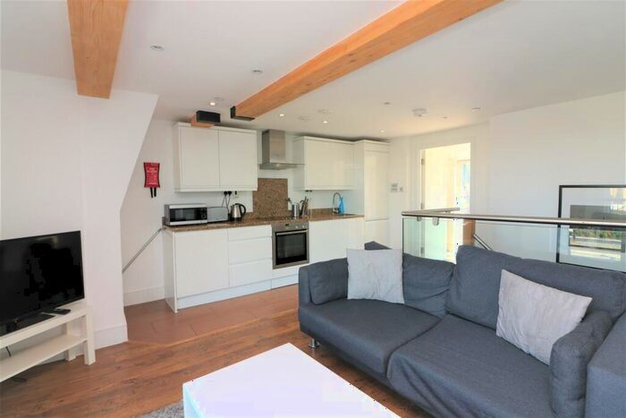 2 Bedroom Apartment To Rent In Commercial Road, Limehouse, E14