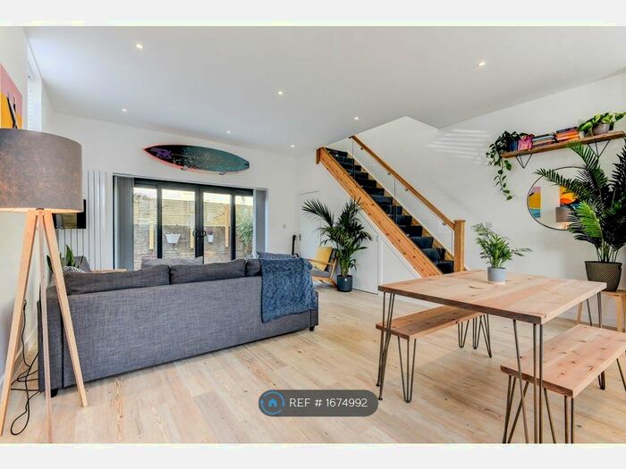 2 Bedroom Semi-Detached House To Rent In Crescent Road, Worthing, BN11