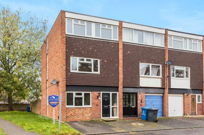 4 Bedroom Town House To Rent In Cherwell Close, Maidenhead, SL6