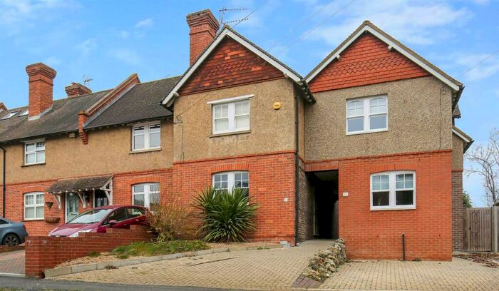 2 Bedroom Cottage To Rent In Chalkpit Lane, Oxted, RH8