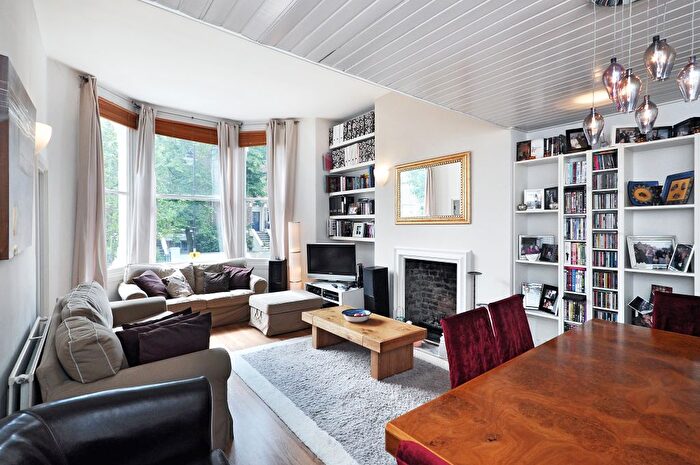 2 Bedroom Flat For Sale In Hartham Road, London, N7