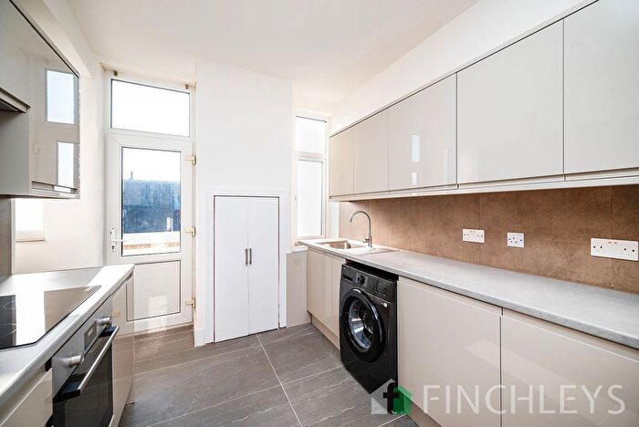 3 Bedroom Flat To Rent In Finchley Road, London, NW11