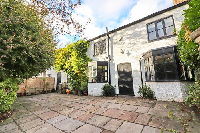 3 Bedroom Cottage For Sale In Mill Brow, Worsley, Manchester, M28