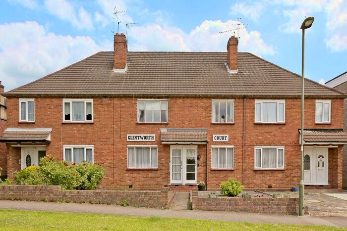 2 Bedroom Flat To Rent In Stonegrove, Edgware, HA8