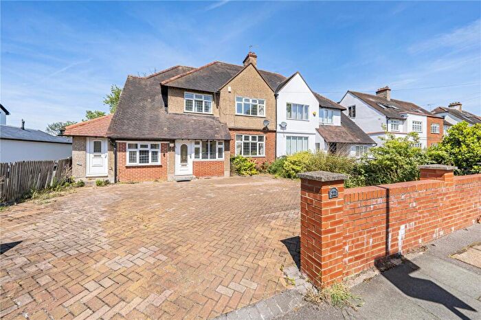 4 Bedroom Semi-Detached House For Sale In Cambridge Avenue, New Malden, KT3