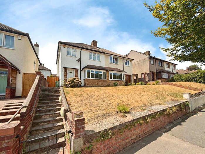 3 Bedroom Semi Detached House For Sale In Midhurst Hill, Bexleyheath, DA6