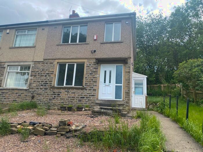 3 Bedroom Semi-Detached House To Rent In Southmere Drive, Bradford, West Yorkshire, BD7
