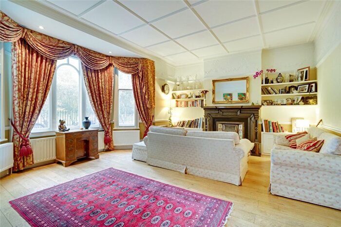 6 Bedroom End Of Terrace House For Sale In Clapham Common West Side, SW4