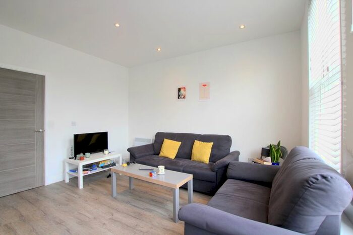 2 Bedroom Flat To Rent In Upper Tooting Road, London, SW17