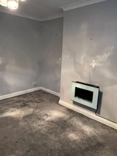 3 Bedroom Semi-Detached House To Rent In Parkwood Road, LS11