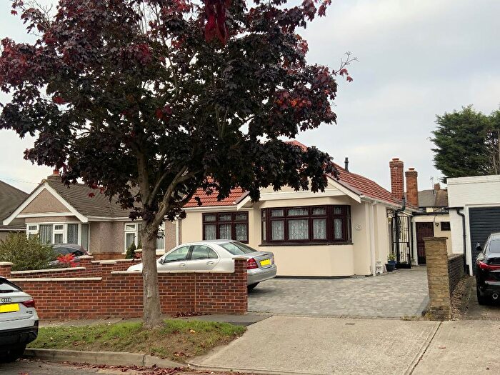 4 Bedroom Bungalow For Sale In Alma Avenue, Hornchurch, Essex, RM12