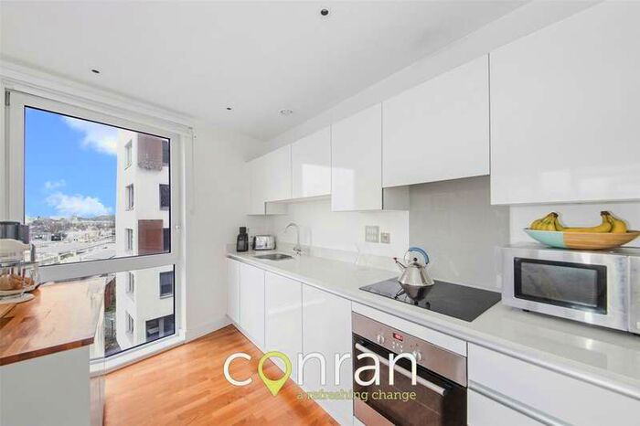 3 Bedroom Apartment To Rent In John Donne Way, Greenwich, SE10