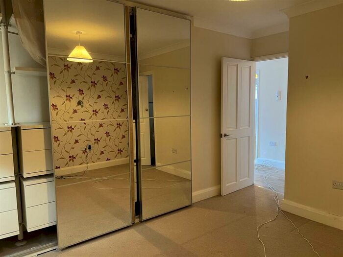 2 Bedroom House To Rent In Bracken Close, Crawley, RH10