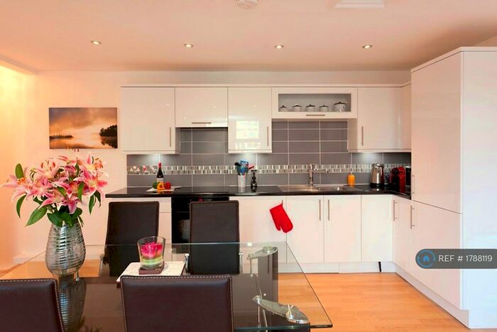 2 Bedroom Flat To Rent In Musters Road, West Bridgford, Nottingham, NG2