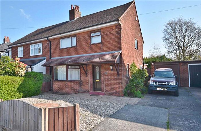 3 Bedroom Semi Detached House For Sale In Sandringham Avenue, Leyland, PR25