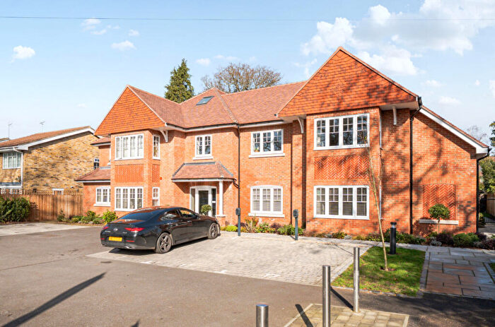 1 Bedroom Flat For Sale In Queens Road, Weybridge, KT13