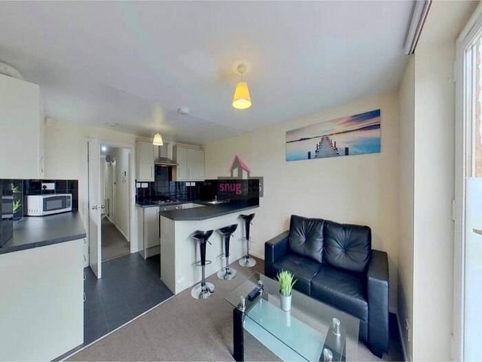 3 Bedroom Flat To Rent In Bolton Road, Salford, Manchester, M6