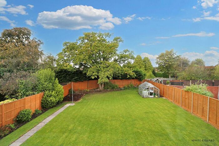 4 Bedroom Detached House For Sale In Orchardlea, Swanmore, SO32