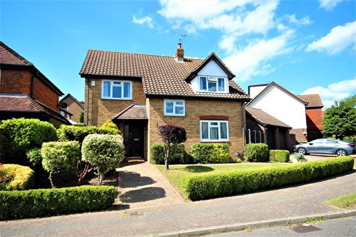 4 Bedroom Detached House To Rent In Coopers Drive, Billericay, CM11