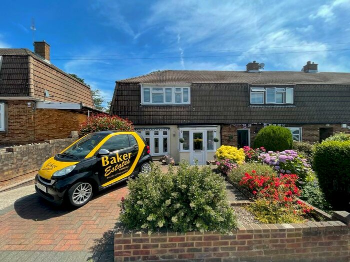 3 Bedroom End Of Terrace House For Sale In Avelon Road, Romford, London, RM5