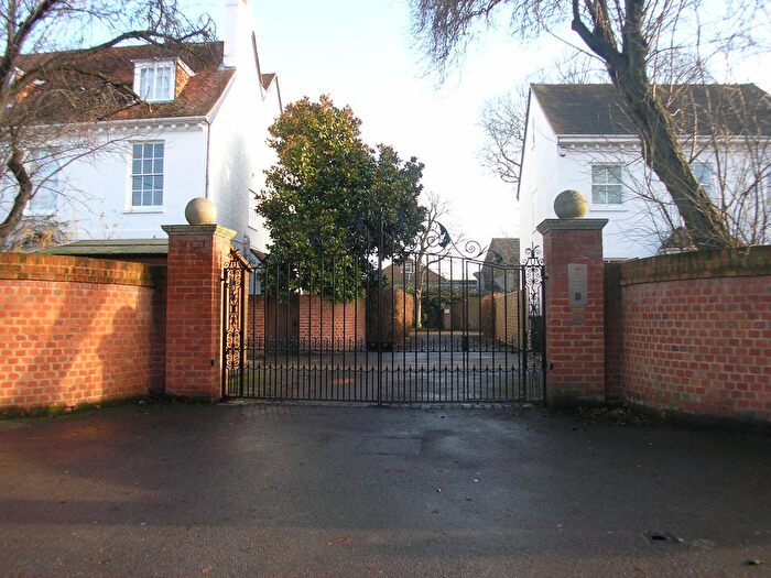 2 Bedroom Flat To Rent In Mill Lane, Windsor, SL4