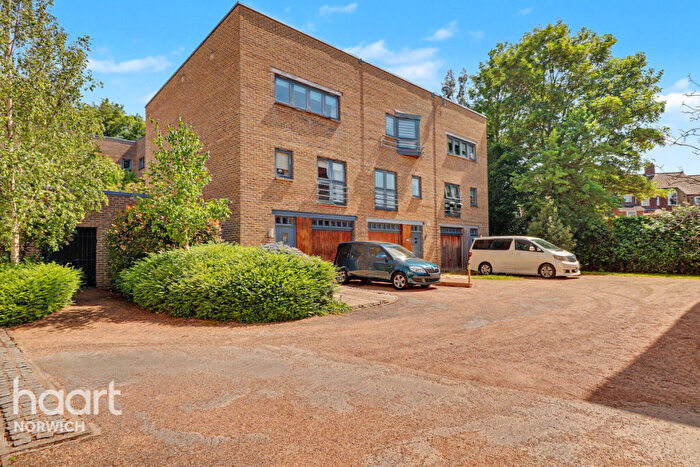 4 Bedroom Terraced House For Sale In Bertram Way, Norwich, NR1