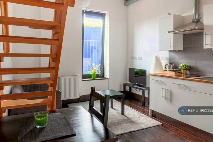 Studio To Rent In Edgware Road, London, NW2