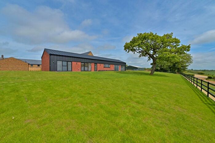 3 Bedroom Barn To Rent In Alkerton, OX15