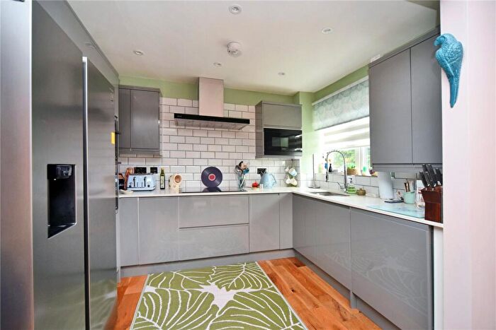 2 Bedroom Apartment For Sale In Woodmansterne Lane, Banstead, Surrey, SM7