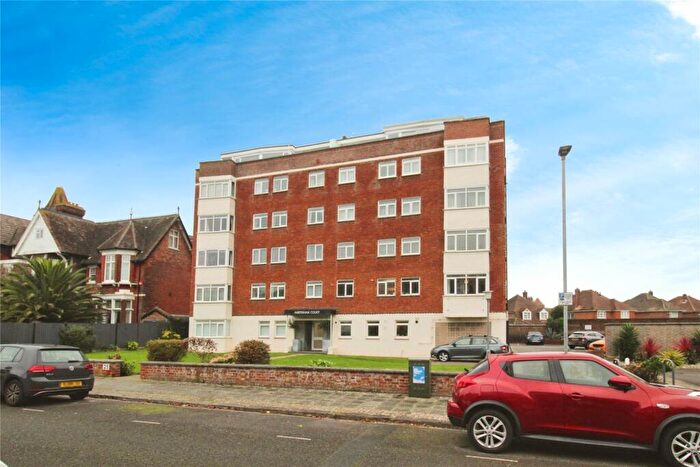 2 Bedroom Flat To Rent In Craneswater Park, Southsea, Hampshire, PO4