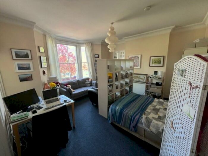 Apartment To Rent In Cazenove Road, London, N16